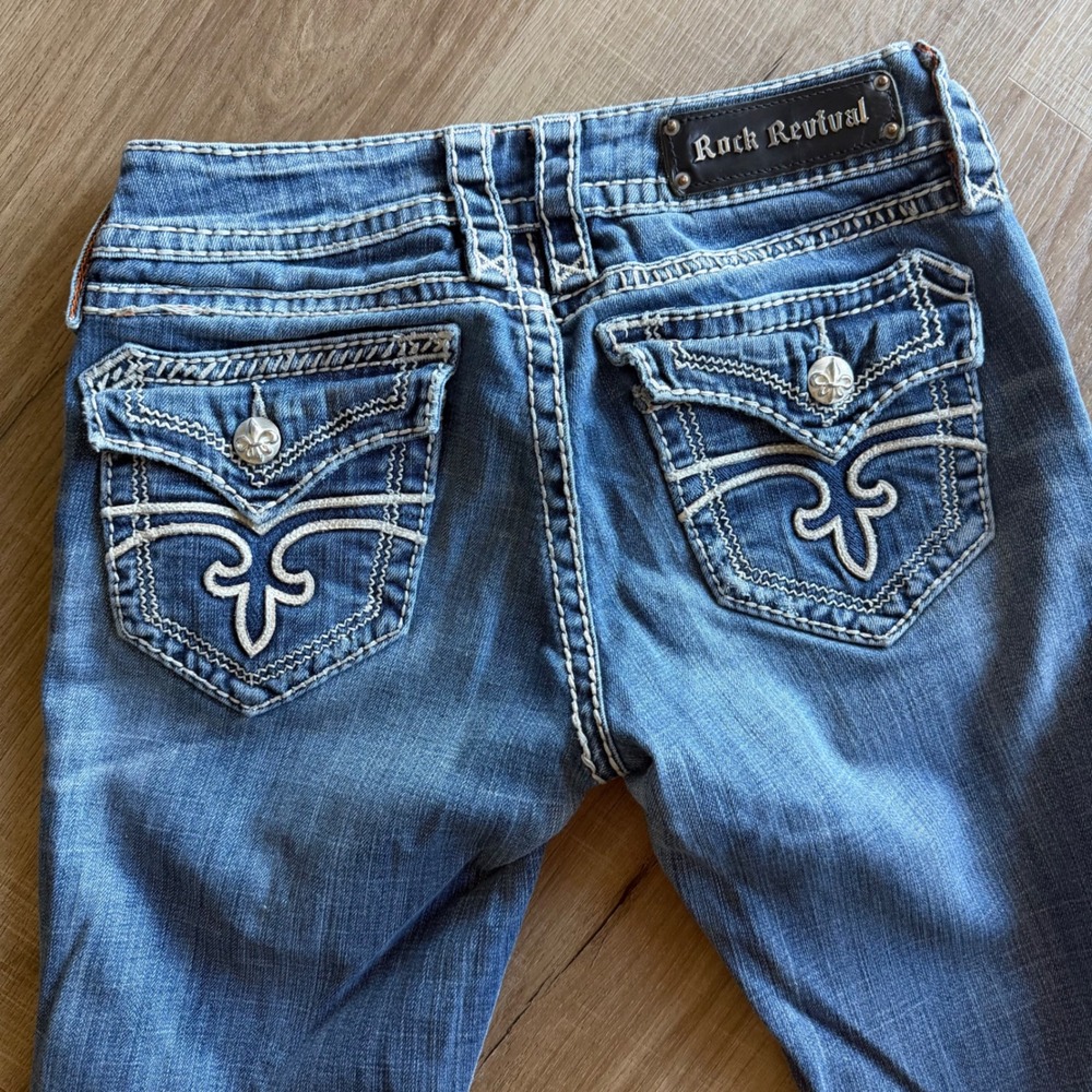 Rock Revival Bianca Bootcut Jeans Size 28 Medium Wash Distressed Fleur De Lis
